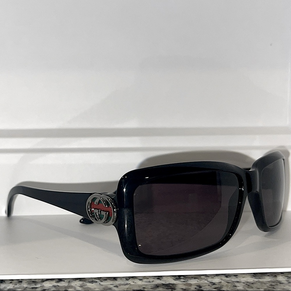 Gucci Sunglasses *AUTHENTIC* *EXCELLENT condition* w/ case! 😎
